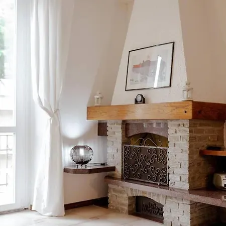 La Finestra Sul Lago, In Pieno Centro Apartmán Laveno